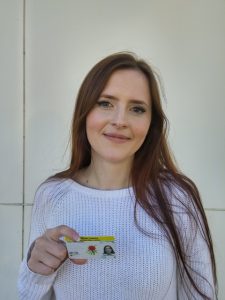 Julia (performance 98.1%)